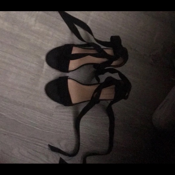 Black strap on heels - Picture 3 of 3